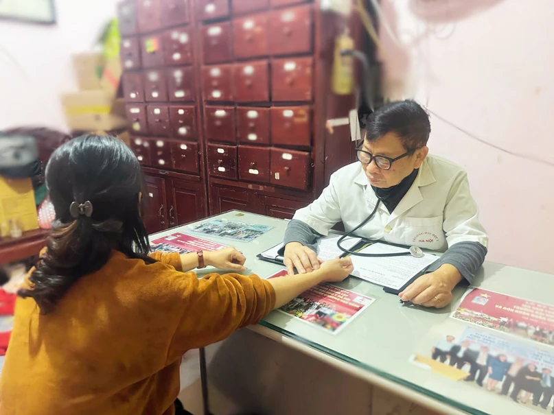 bác sĩ và bệnh nhân